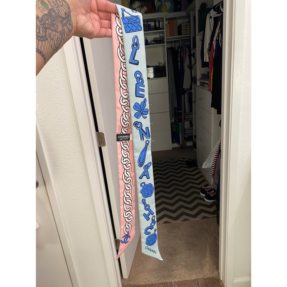 🔴SOLD🔴Authentic Chanel Bandeau Scarf Twilly - Picture 2 of 7